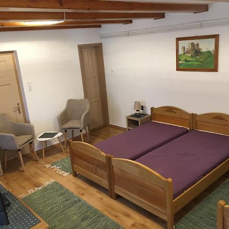CsesznekDevenyi Vendeghazアパートメント エクステリア 写真