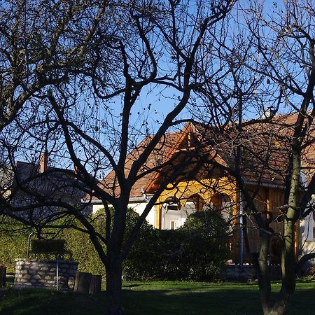 CsesznekDevenyi Vendeghazアパートメント エクステリア 写真