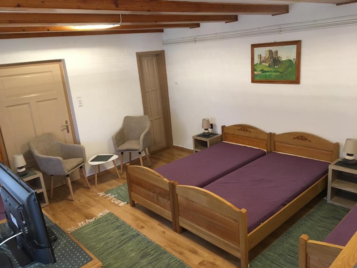 CsesznekDevenyi Vendeghazアパートメント エクステリア 写真